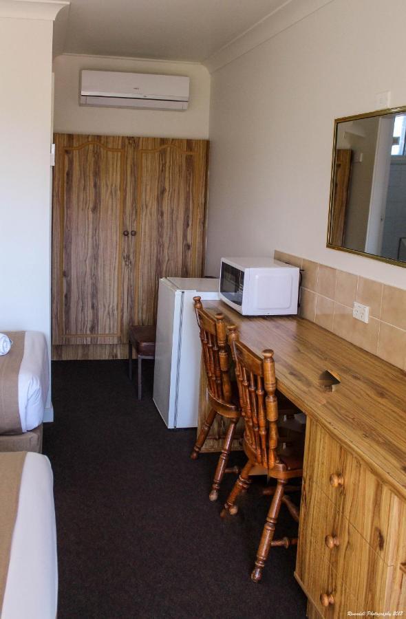 Motel Riverina Leeton Kültér fotó