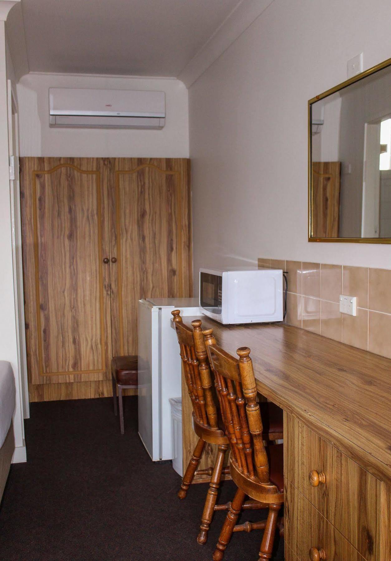 Motel Riverina Leeton Kültér fotó