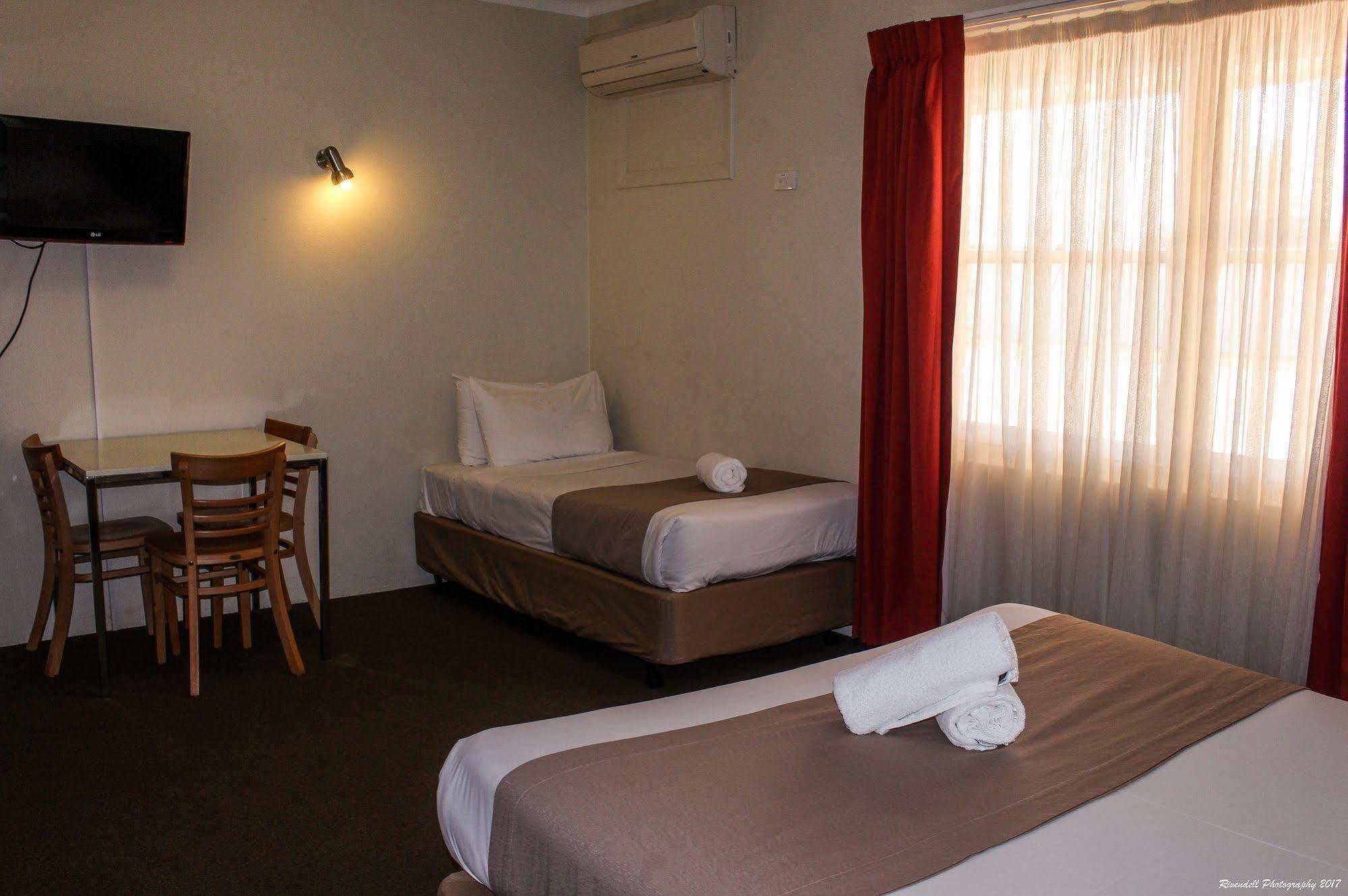 Motel Riverina Leeton Kültér fotó