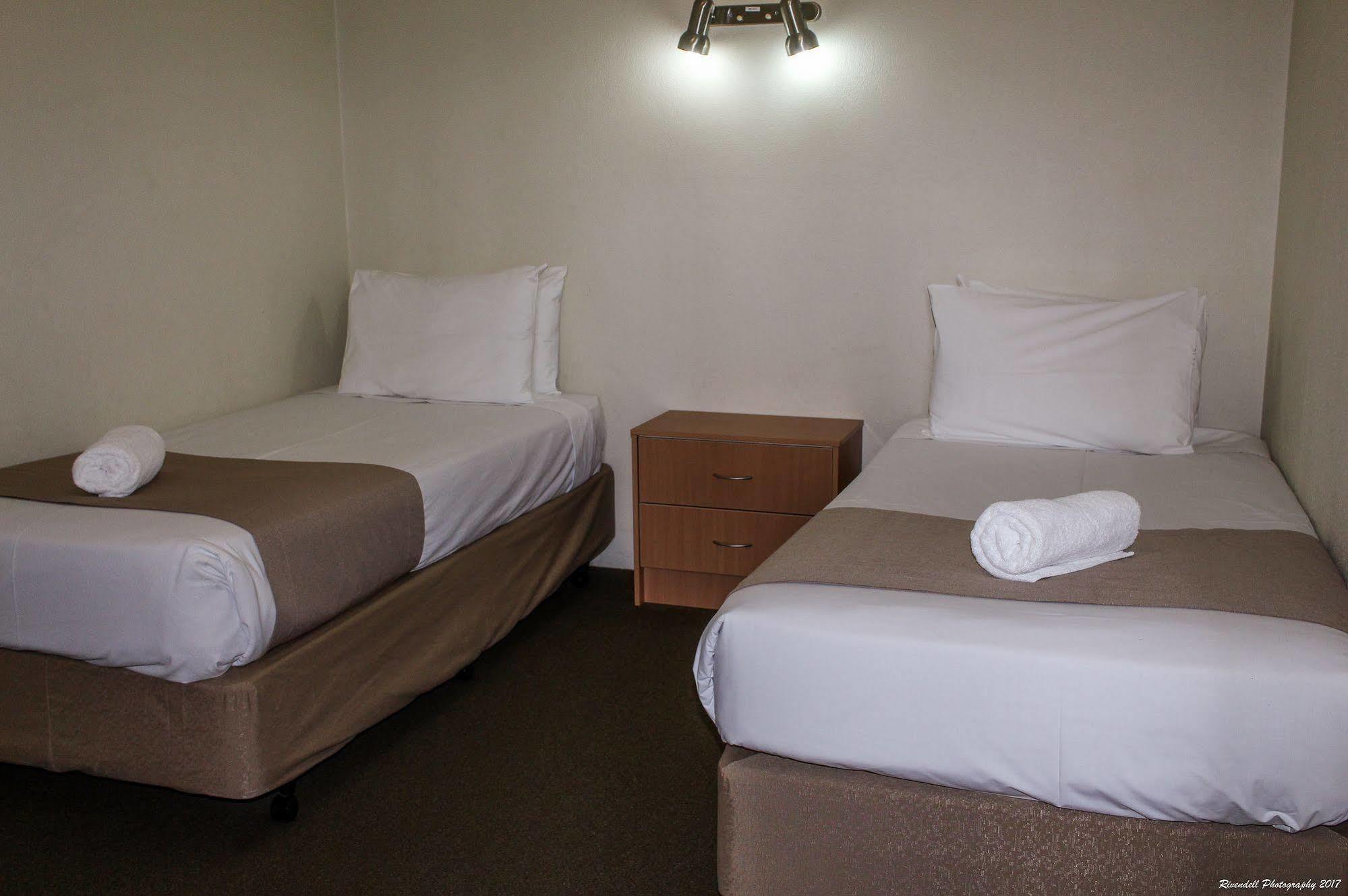 Motel Riverina Leeton Kültér fotó