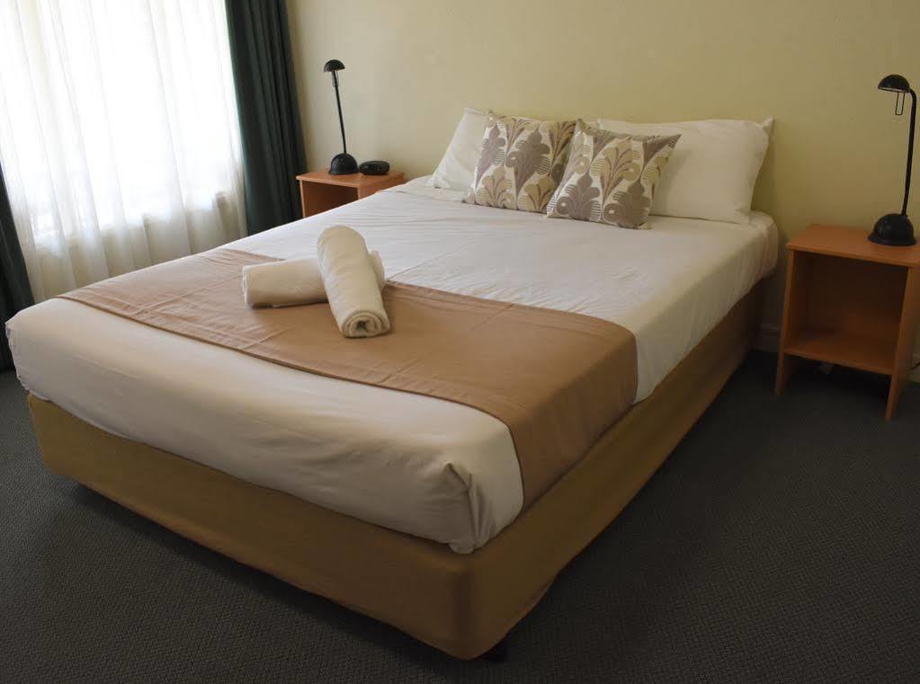 Motel Riverina Leeton Kültér fotó